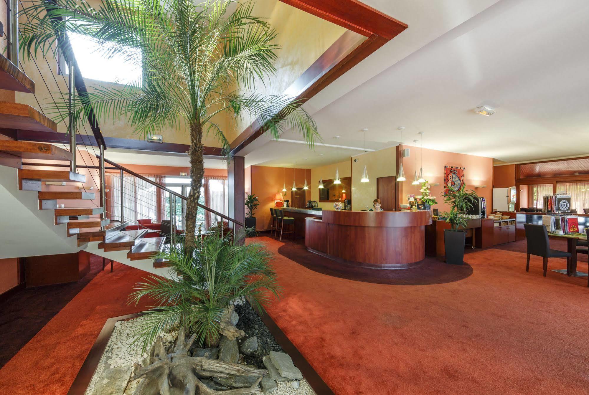 Hotel Du Beryl, Lons-Le-Saunier Bagian luar foto
